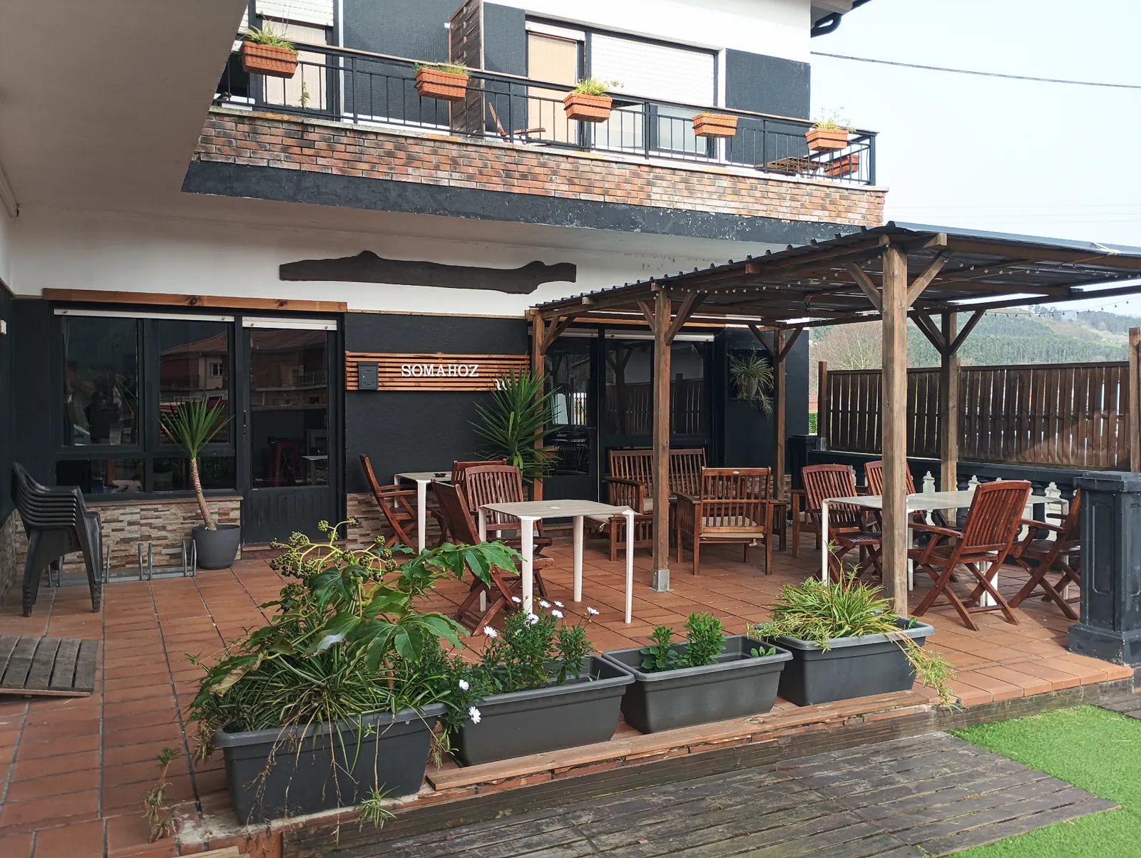 Terraza exterior del hostel
