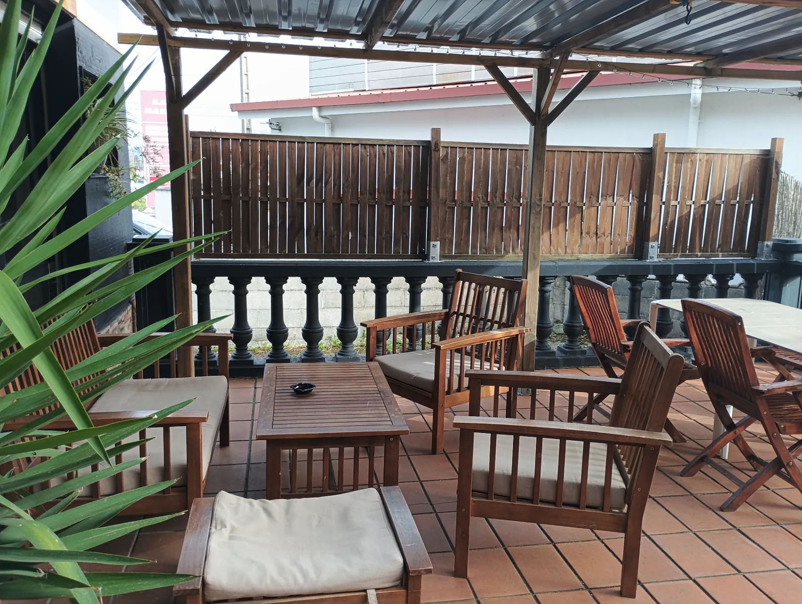 Terraza con sofás